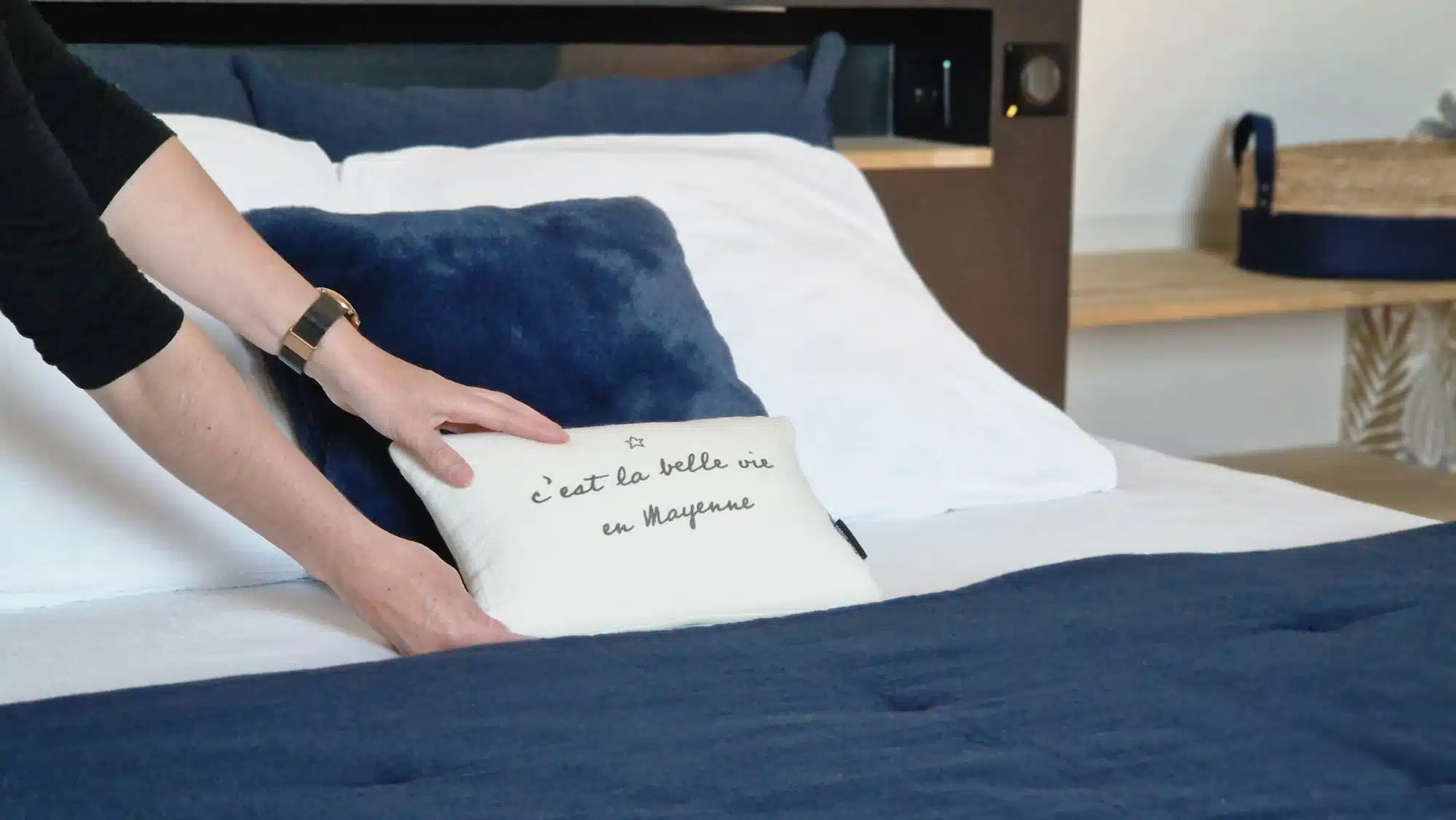 Chambre calme pour voyageur d'affaires en Mayenne. Alternative hôtel avec arrivée autonome et confort