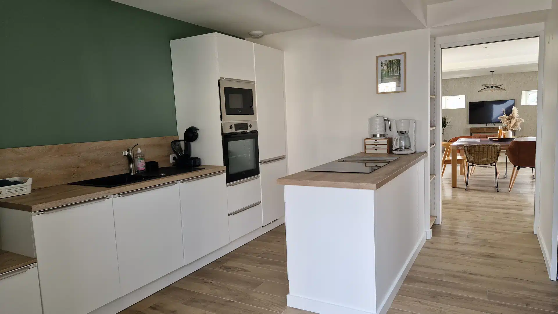 Cuisine équipée pour pro en déplacement. Logement fonctionnel et paisible à La Baconnière